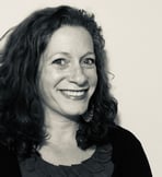 Mara Holinger Headshot