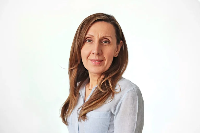 Agnes Headshot_Website2021