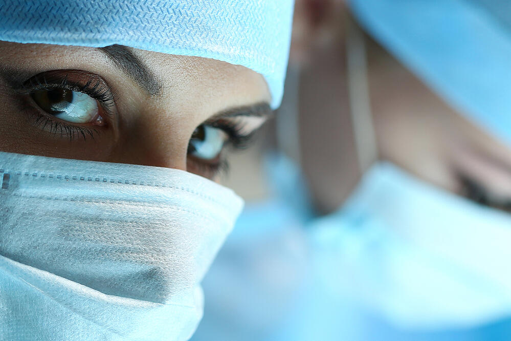 doctor_with_mask_covid19-1