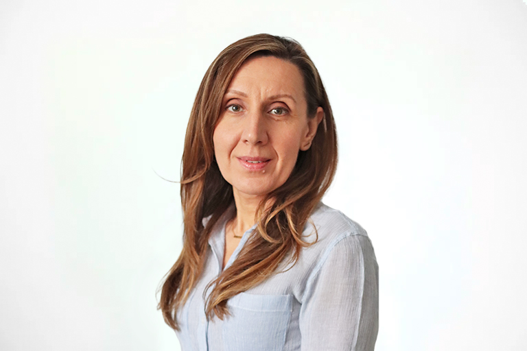 Agnes Headshot_Website2021